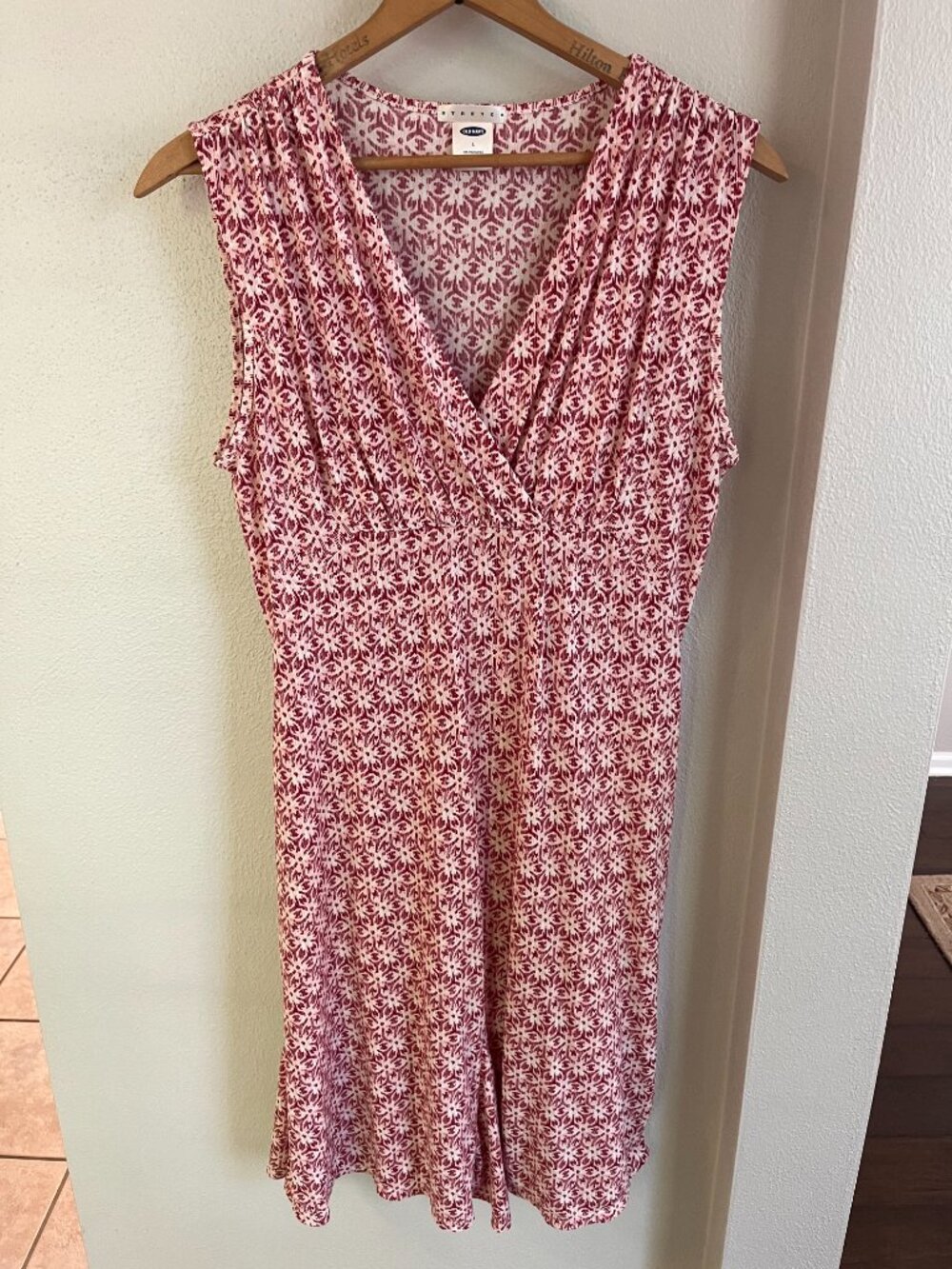 Old Navy Sleeveless Faux-Wrap Stretch Dress w/Geometric Starburst Pattern
